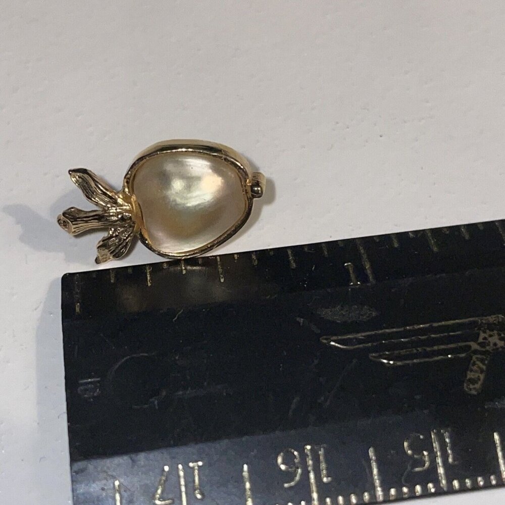 Vintage Sarah Coventry Frosted Apple Pierced Stud Earrings Gold Tone E15 - Picture 5 of 5